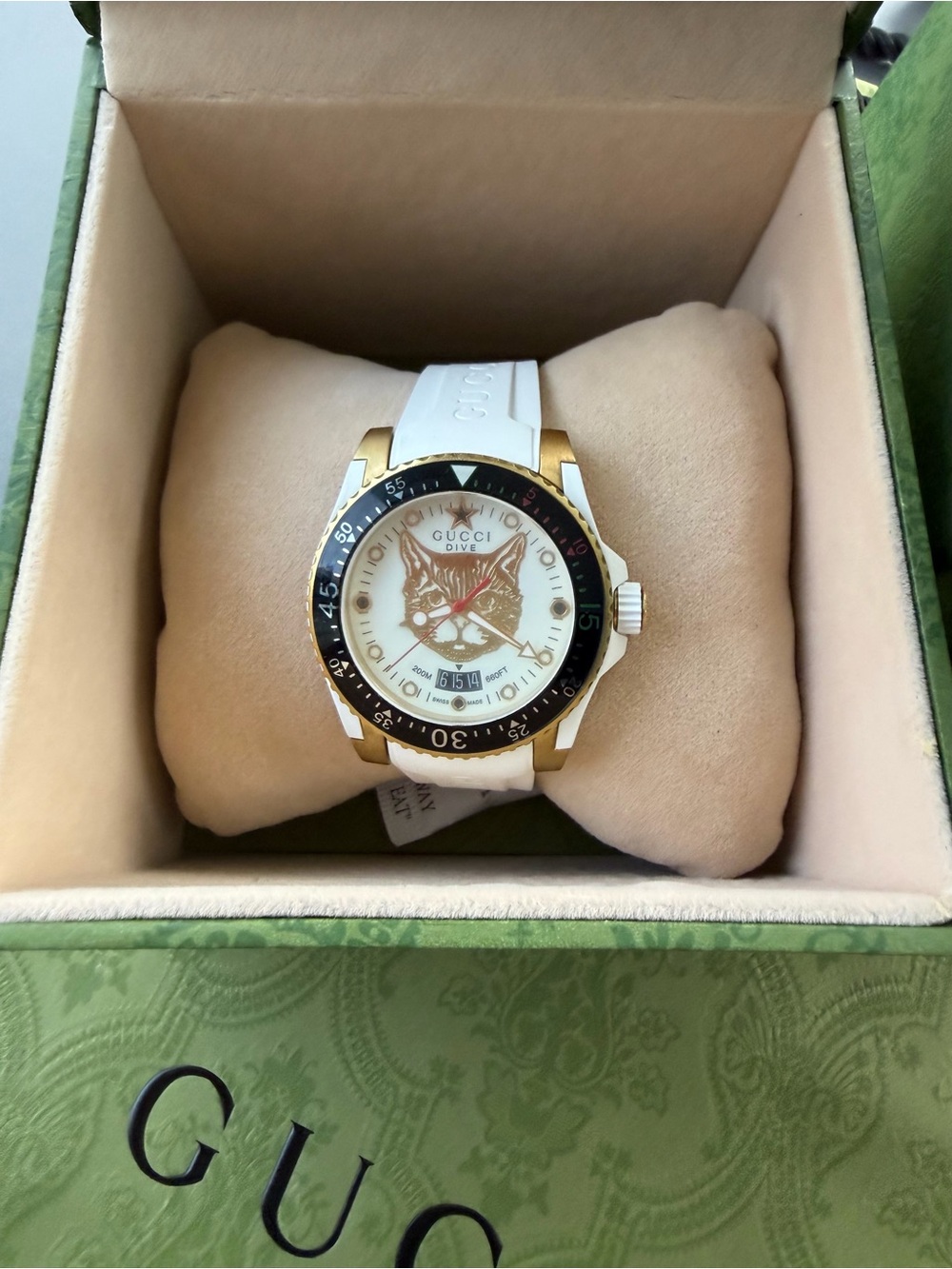 Gucci Unisex White and Gold Dive Quartz Watch